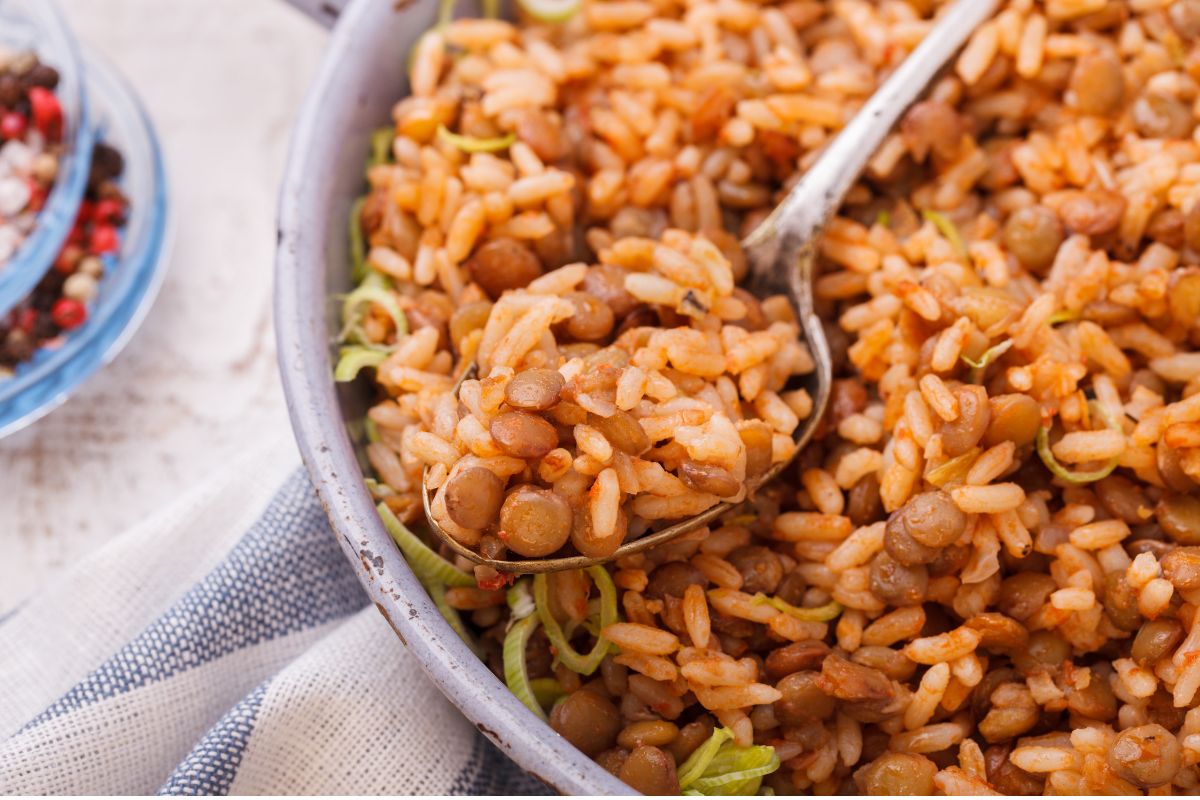 vegan-rice-bowl-jerk-lentils-leeks
