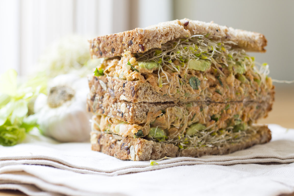 Easy vegan summer lunch: Lemon avocado chickpea salad – MamaSezz